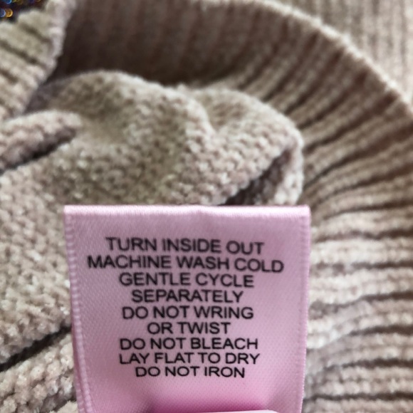 Girl’s sweater. - Picture 8 of 8